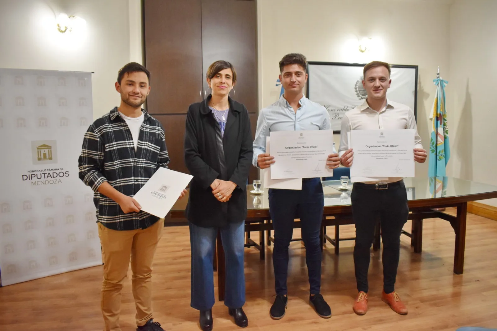 Honorable Cámara de Diputados de Mendoza - Distinguen a la guía virtual TodoOficio